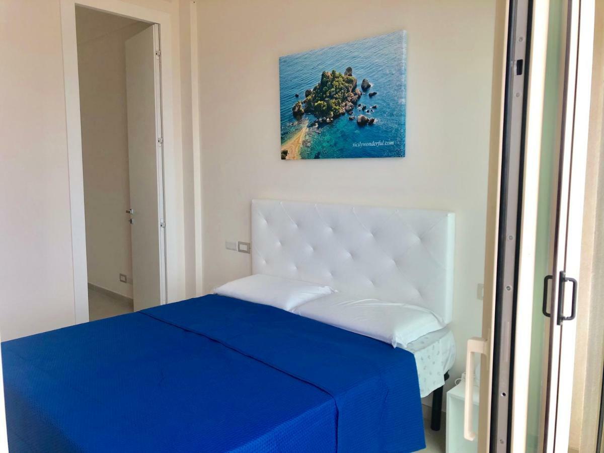 Taormina Wonderful Solarium Apartment Giardini Naxos Bagian luar foto