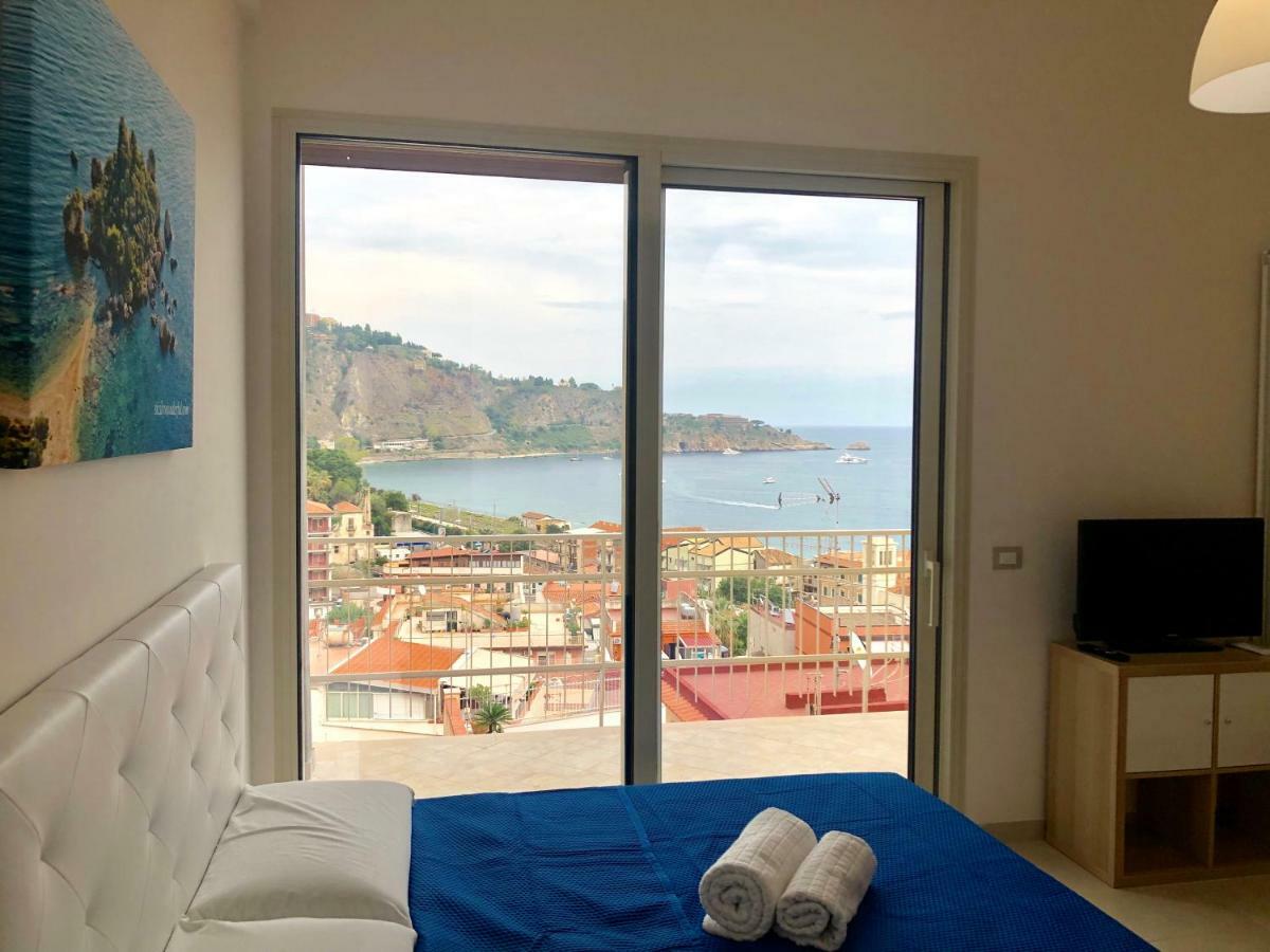 Taormina Wonderful Solarium Apartment Giardini Naxos Bagian luar foto