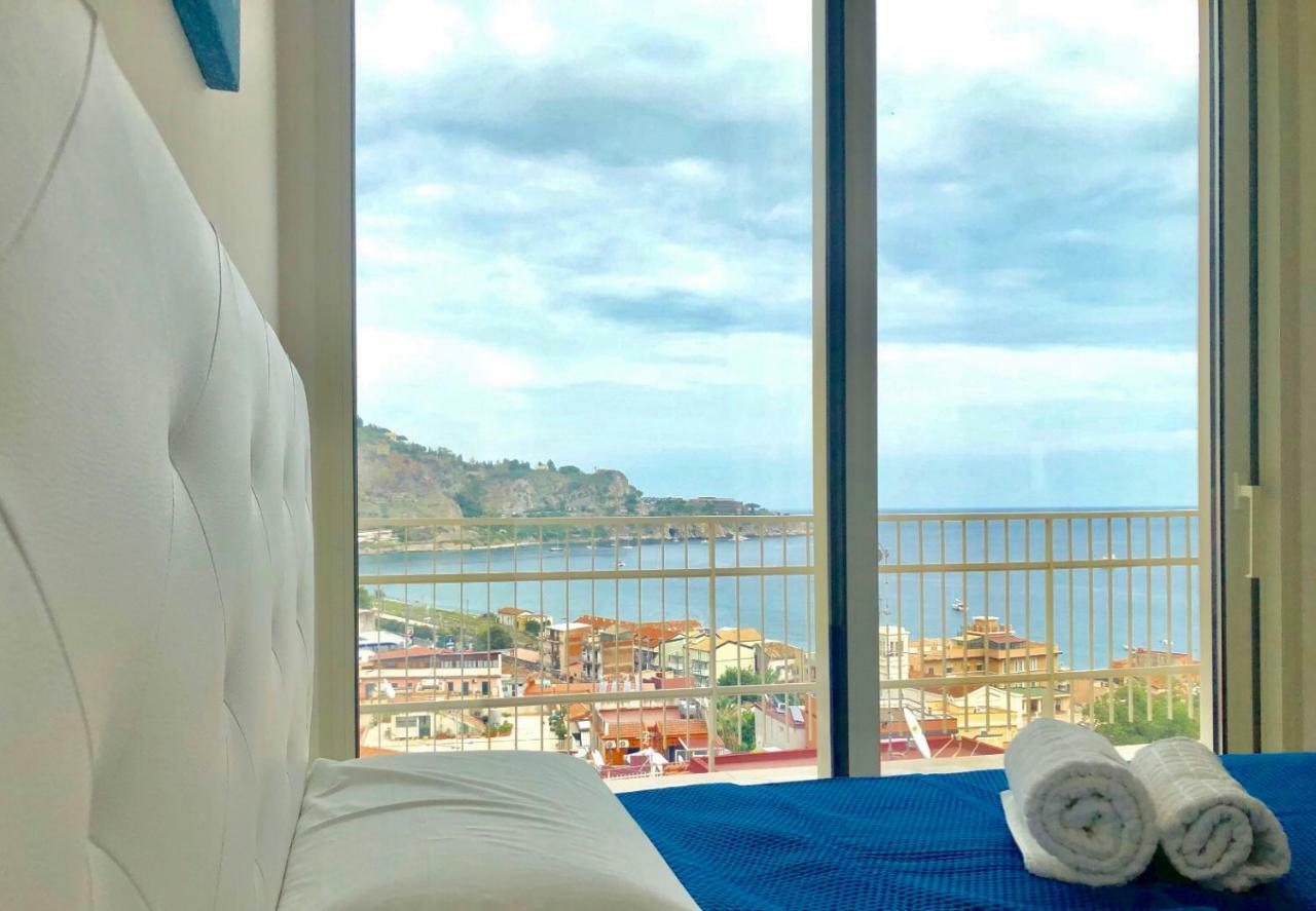 Taormina Wonderful Solarium Apartment Giardini Naxos Bagian luar foto