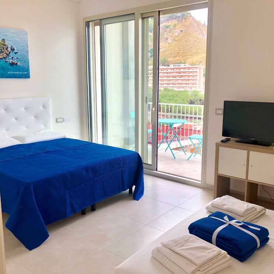 Taormina Wonderful Solarium Apartment Giardini Naxos Bagian luar foto