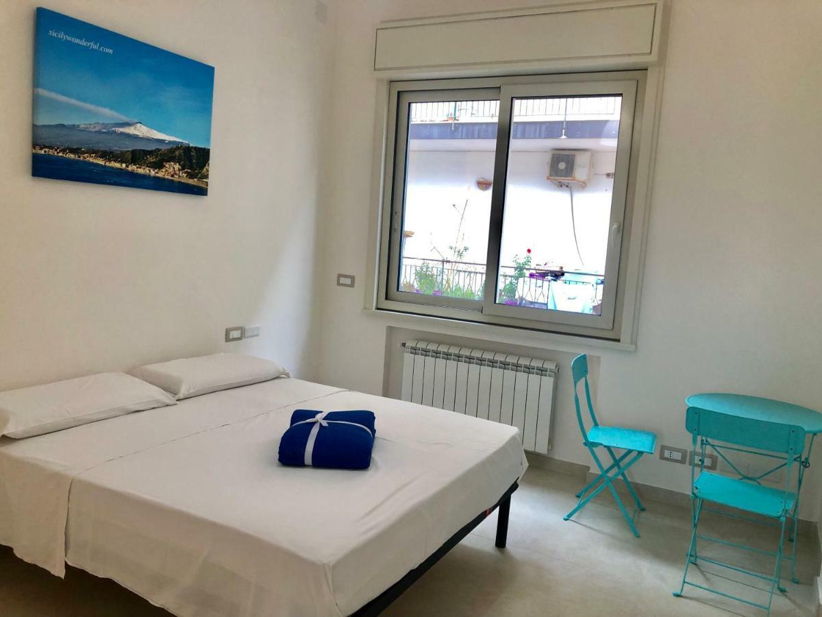 Taormina Wonderful Solarium Apartment Giardini Naxos Bagian luar foto