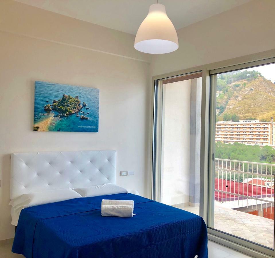 Taormina Wonderful Solarium Apartment Giardini Naxos Bagian luar foto