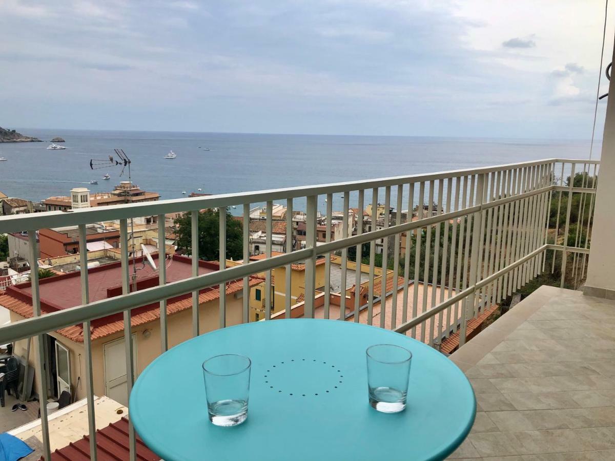 Taormina Wonderful Solarium Apartment Giardini Naxos Bagian luar foto